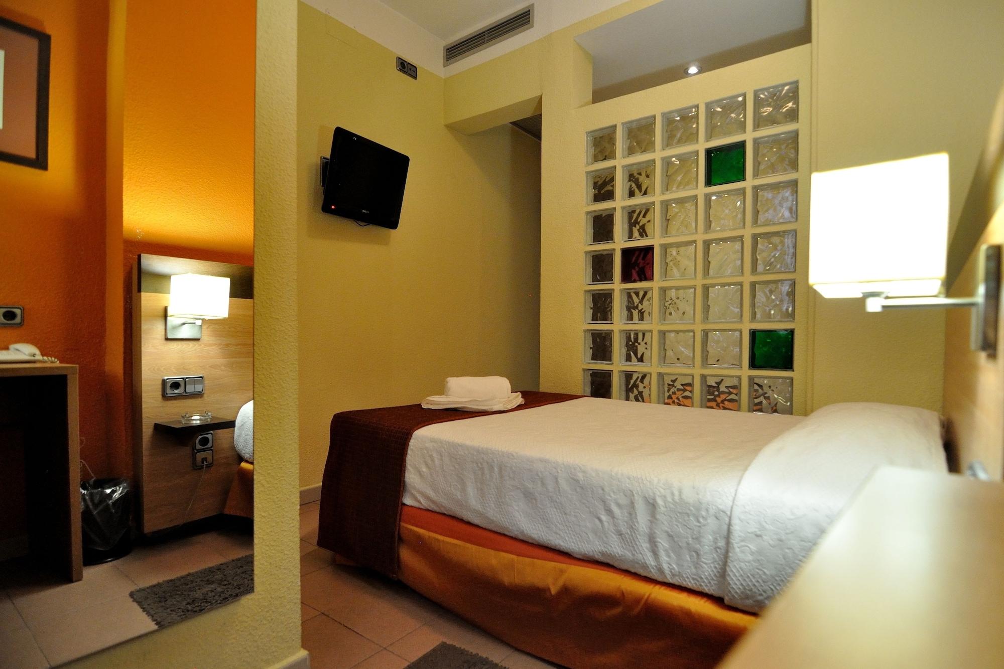 โฮสทัล บาเยสต้า Hotel มาดริด ภายนอก รูปภาพ