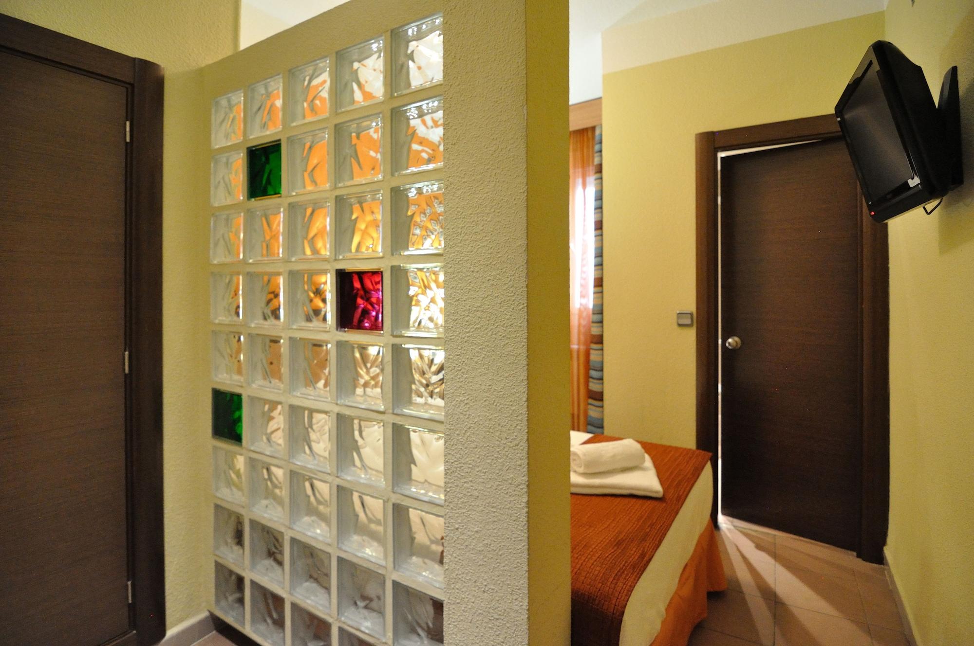 โฮสทัล บาเยสต้า Hotel มาดริด ภายนอก รูปภาพ
