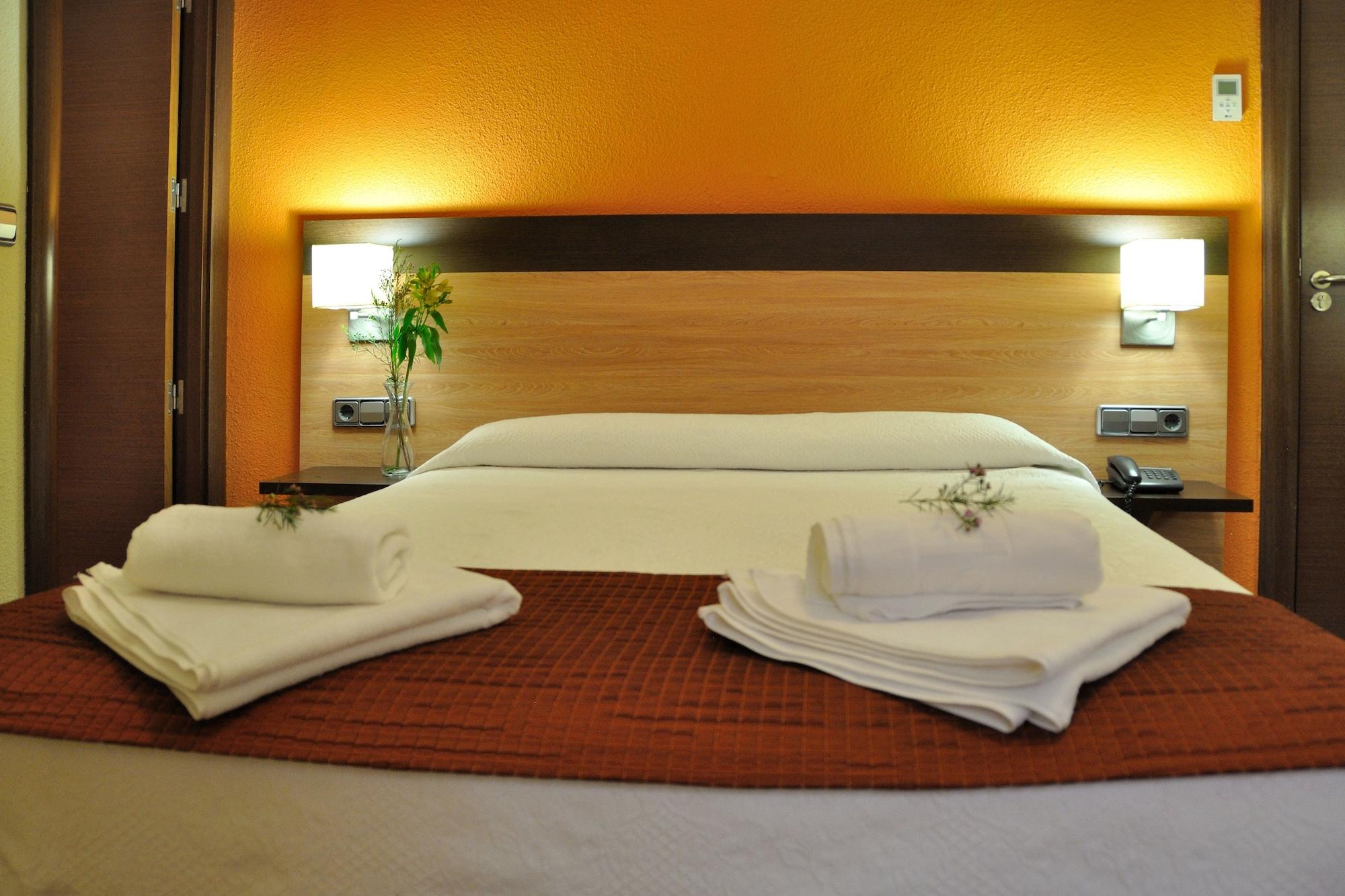 โฮสทัล บาเยสต้า Hotel มาดริด ภายนอก รูปภาพ