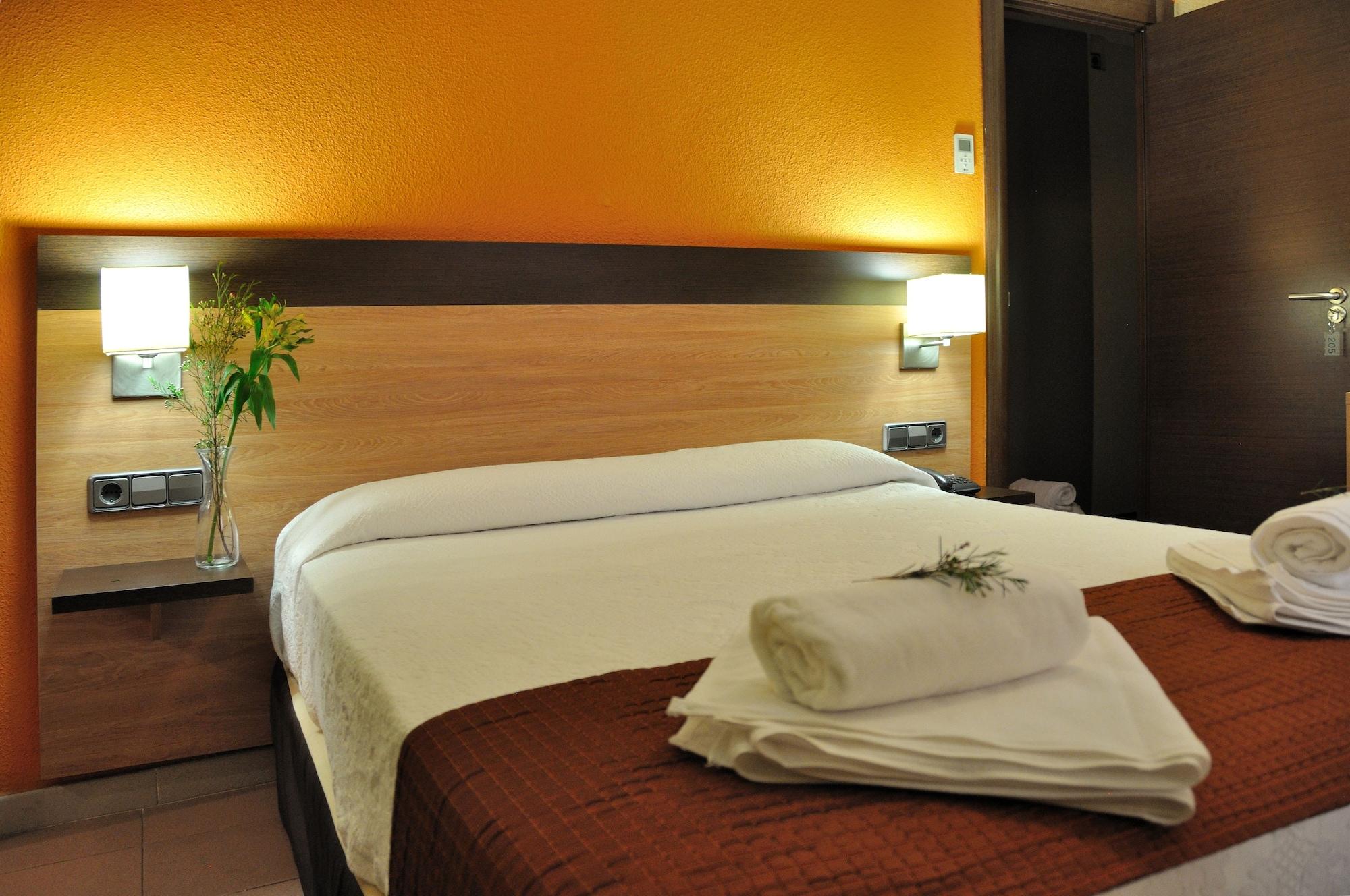 โฮสทัล บาเยสต้า Hotel มาดริด ภายนอก รูปภาพ