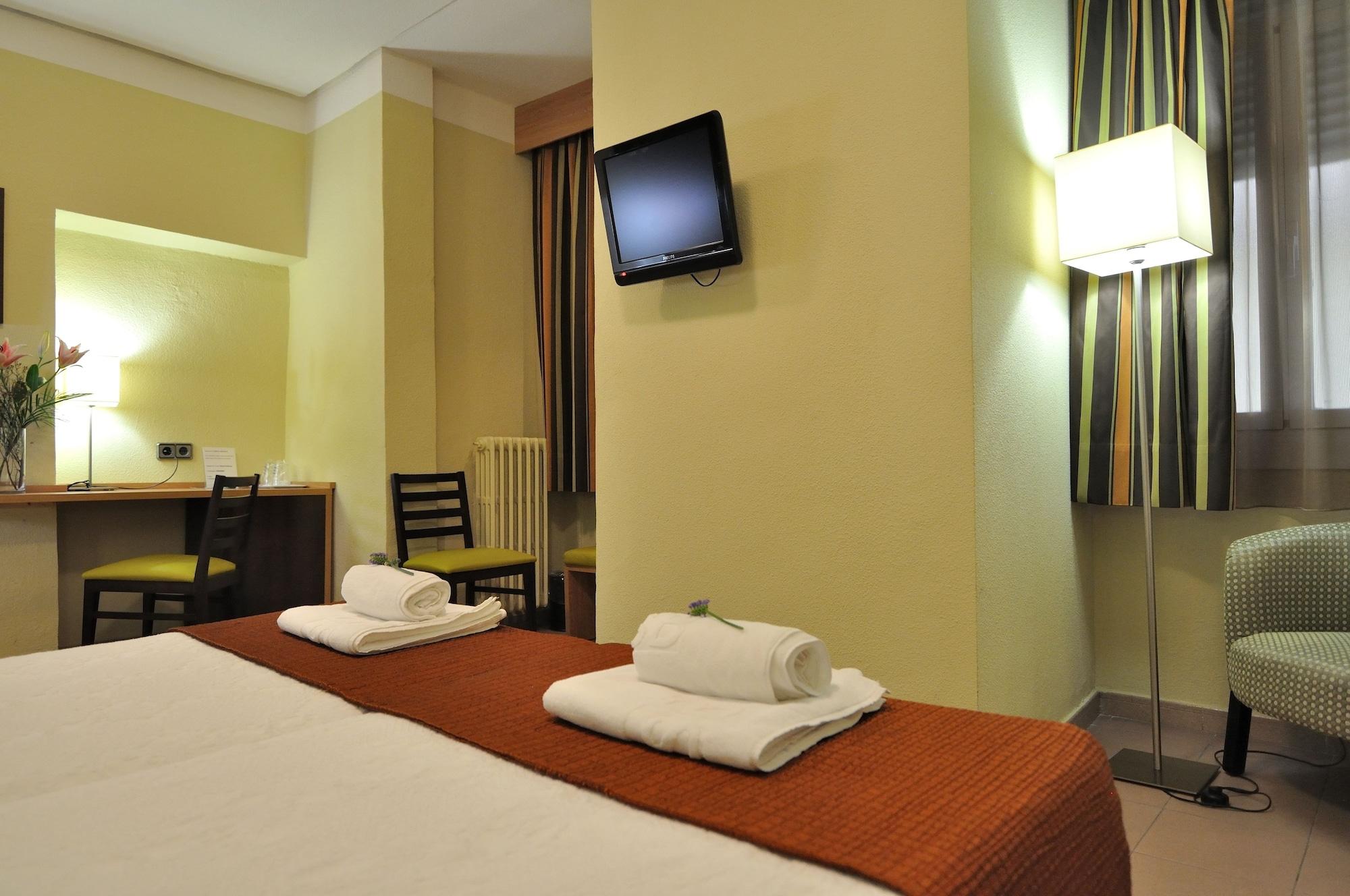 โฮสทัล บาเยสต้า Hotel มาดริด ภายนอก รูปภาพ