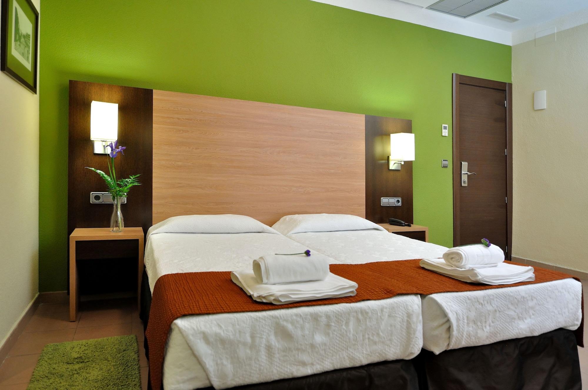 โฮสทัล บาเยสต้า Hotel มาดริด ภายนอก รูปภาพ