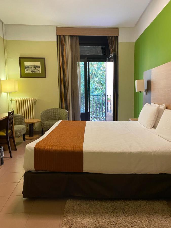 โฮสทัล บาเยสต้า Hotel มาดริด ภายนอก รูปภาพ