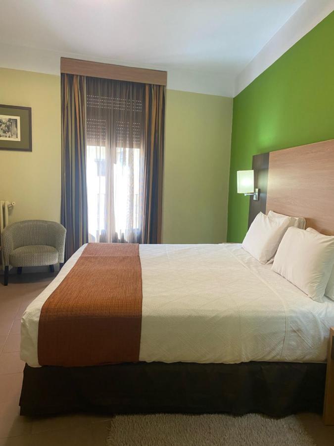 โฮสทัล บาเยสต้า Hotel มาดริด ภายนอก รูปภาพ