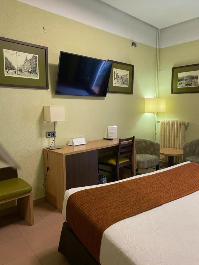 โฮสทัล บาเยสต้า Hotel มาดริด ภายนอก รูปภาพ