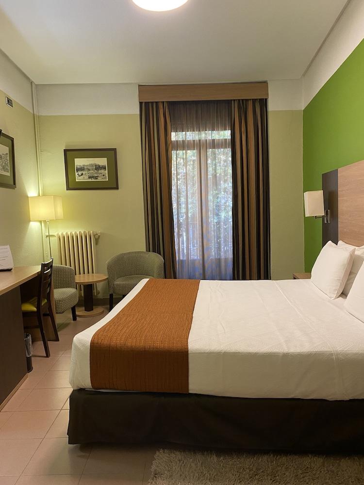 โฮสทัล บาเยสต้า Hotel มาดริด ภายนอก รูปภาพ