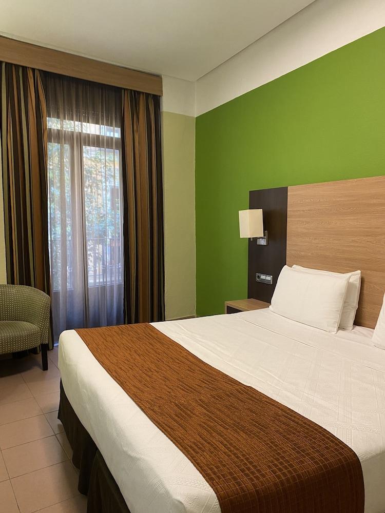 โฮสทัล บาเยสต้า Hotel มาดริด ภายนอก รูปภาพ