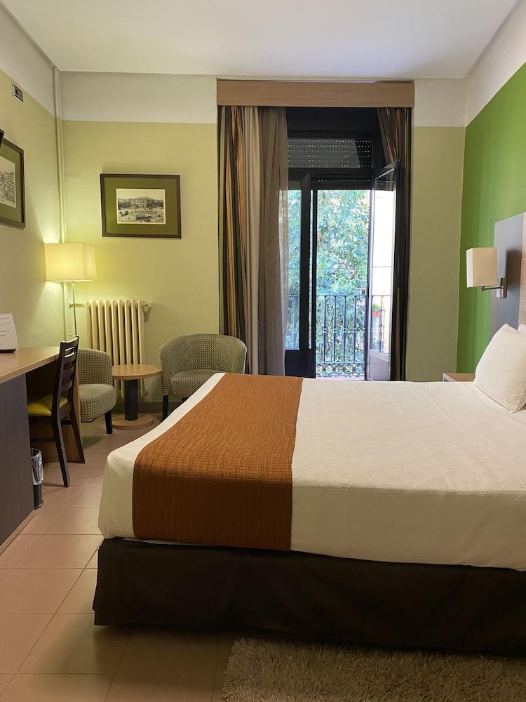 โฮสทัล บาเยสต้า Hotel มาดริด ภายนอก รูปภาพ