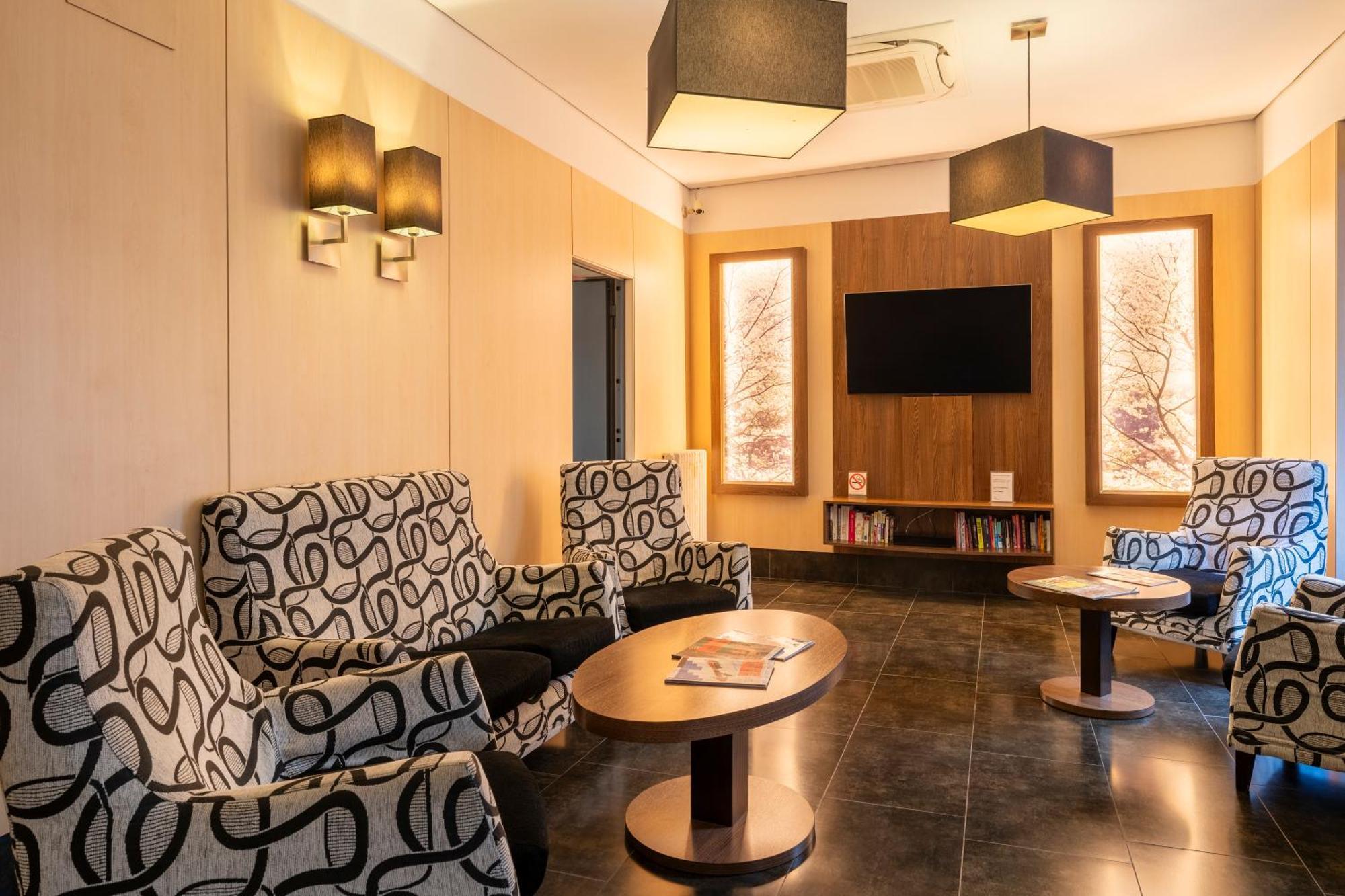 โฮสทัล บาเยสต้า Hotel มาดริด ภายนอก รูปภาพ