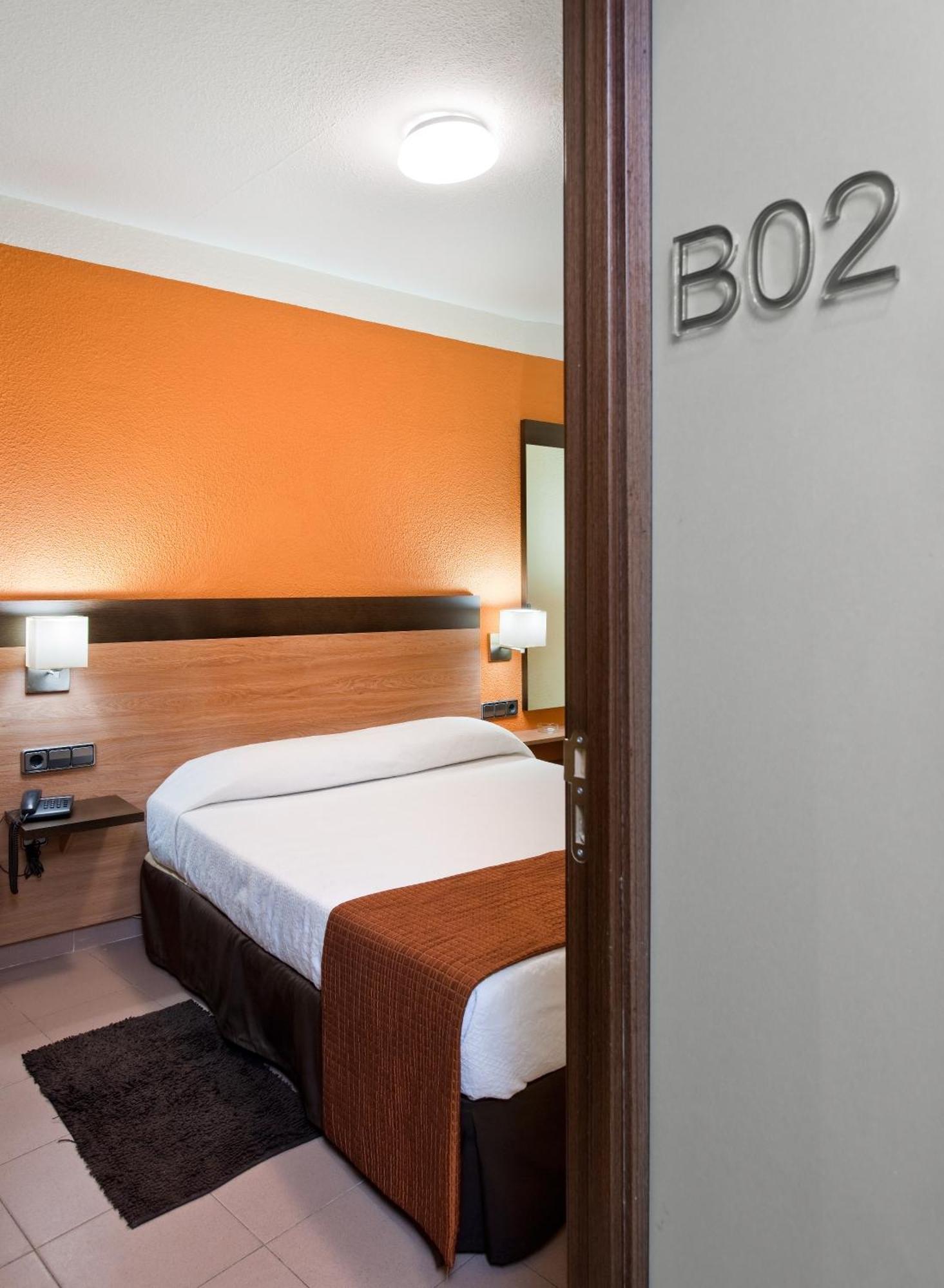 โฮสทัล บาเยสต้า Hotel มาดริด ภายนอก รูปภาพ