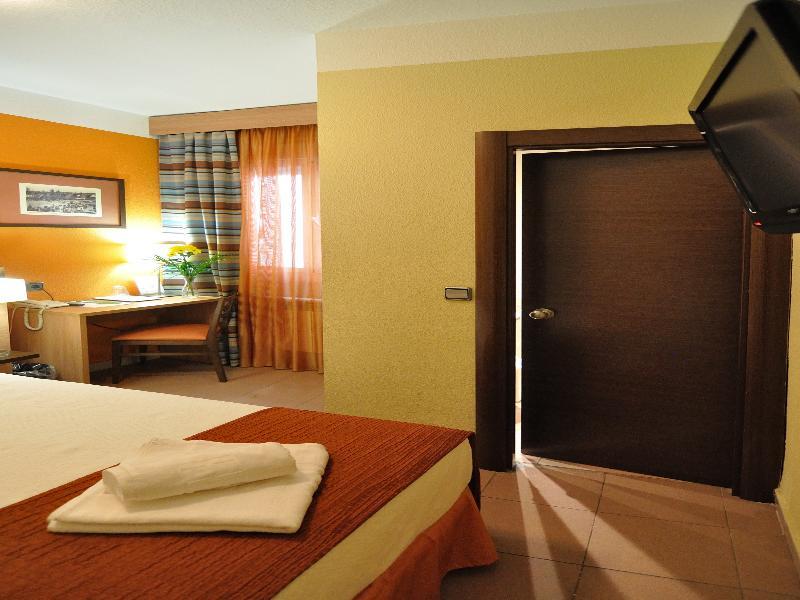โฮสทัล บาเยสต้า Hotel มาดริด ภายนอก รูปภาพ
